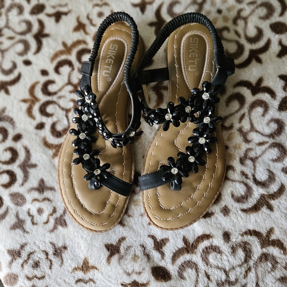 SIKETU Women's Flowered Rhinestone Slippers Sandals - Picture 2 of 7